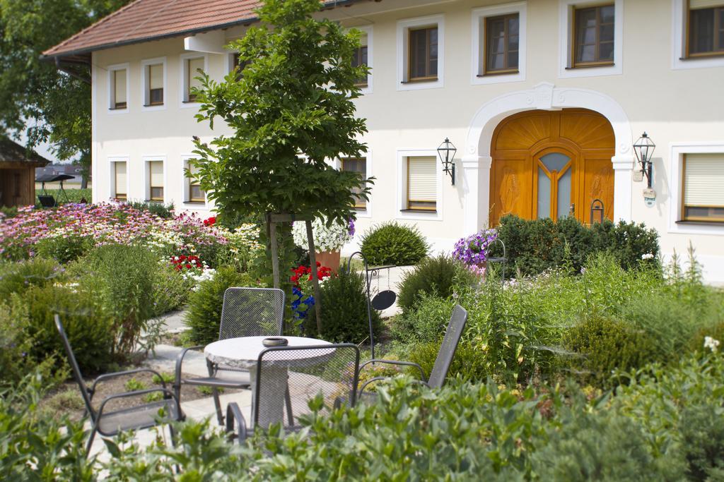 Fruehstueckspension Herzog Zu Laah Ansfelden Exterior photo